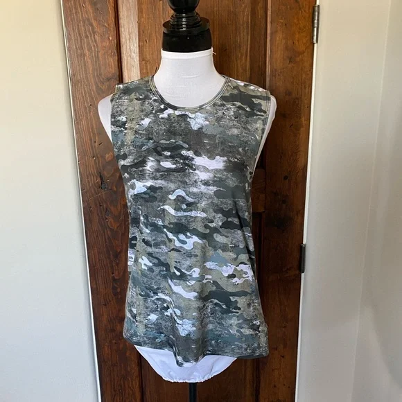 ONZIE Twist back green top - Picture 2 of 9